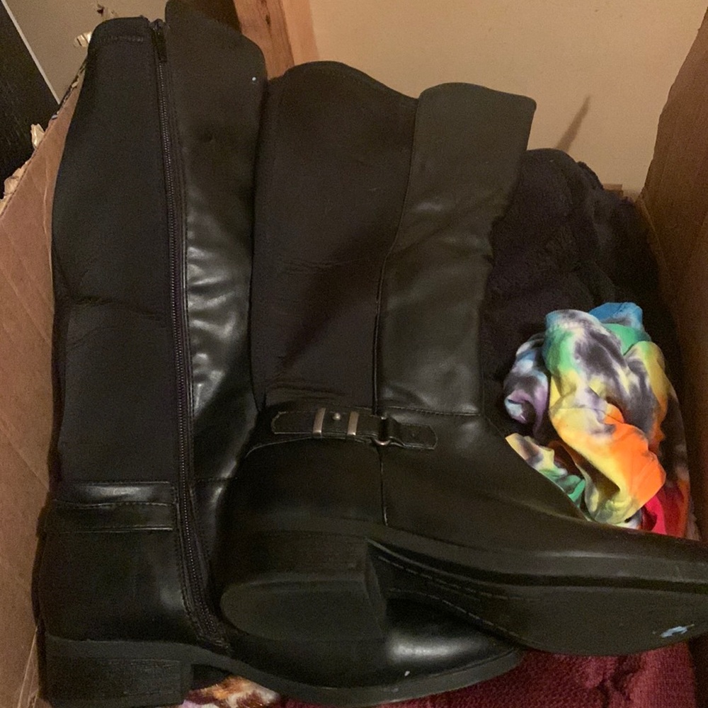 Nicole boots size 8